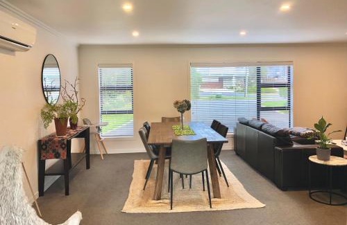 Hamilton Villa | Fashion,Bright and Spacious,Superior location