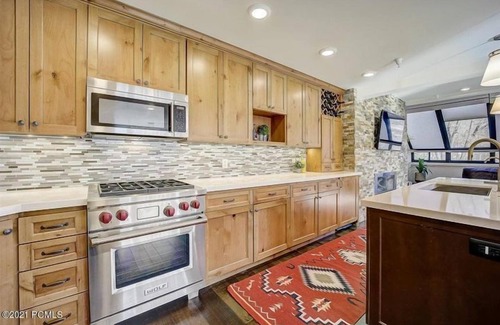 Deer Valley House | Fashionable Lower Deer Valley Ski Retreat, Close to Slopes & Old Town