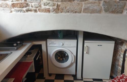 Filoti House | Fasolas square studio 15m2 is located 30 stairs up from the main road and it is in the old market fasolas and next to the museums