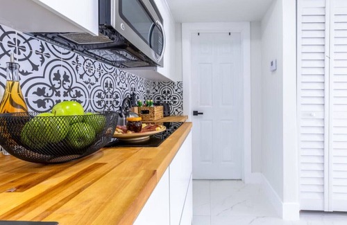 Gladeview House | Fast Wi-Fi | 10 Min Wynwood | Laundry | Fire Pit