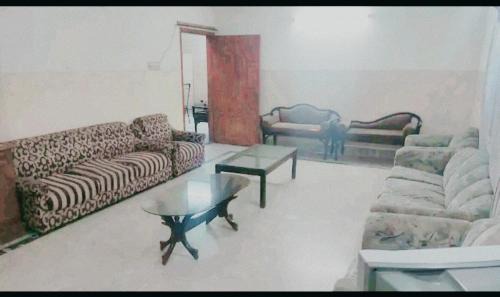 Gulshan-e-Iqbal House | FatMma GUEST HOUSE