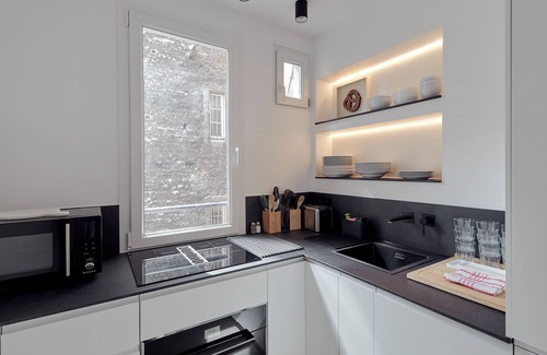 8th Arrondissement Apartment | Faubourg/Elysées, an elegant, two-bedroom apt. in Paris's best shopping area.