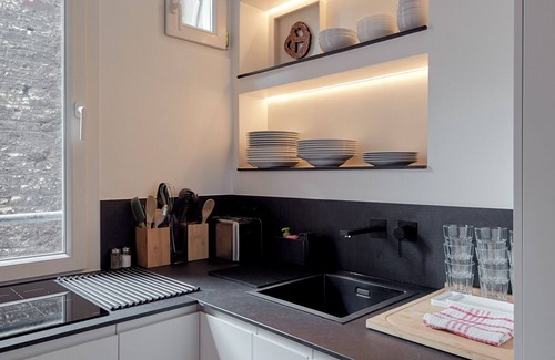 8th Arrondissement Apartment | Faubourg/Elysées, an elegant, two-bedroom apt. in Paris's best shopping area.