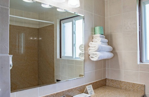 Sarnia Hotel | Fauld's Motel