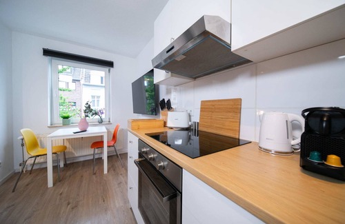 Furth-Sud Apartment | Favorite Stays: Studio with Balcony | Kitchen | Messe