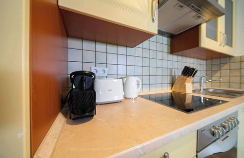 Furth-Sud Apartment | Favorite Stays: Suite w/terrace | kitchen | Messe