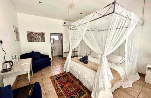 Livingstone Hostel | Fawlty Towers Accommodation & Activities
