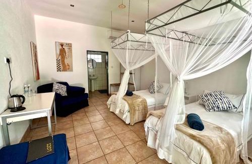 Livingstone Hostel | Fawlty Towers Accommodation & Activities