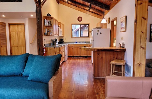 Mazama Cabin | Fawn Creek Hideaway-Close to Mazama&Ski Trails!