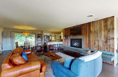 Jamaica House | Fawn Ledge