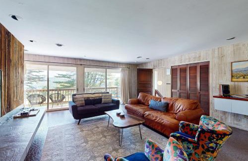 Jamaica House | Fawn Ledge