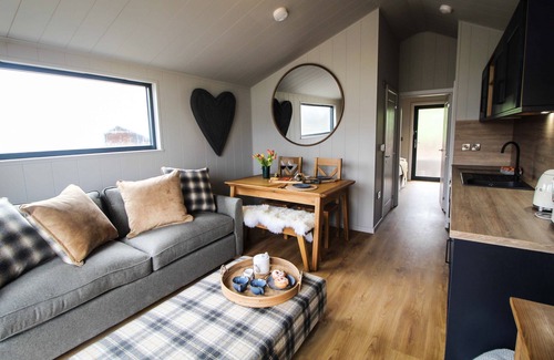 Rhayader Cabin | Fawns Rest - a cabin that sleeps 4, 1 bedroom, sofabed, hot tub