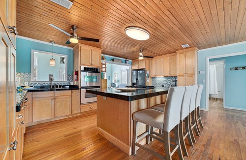 Gulf Shores House | Faxo's Retreat ~ Pet-Friendly, Outdoor/Kiddie Pools, Dock + $400 FREE Activities Daily ~ Zoo + More