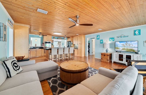 Gulf Shores House | Faxo's Retreat ~ Pet-Friendly, Outdoor/Kiddie Pools, Dock + $400 FREE Activities Daily ~ Zoo + More