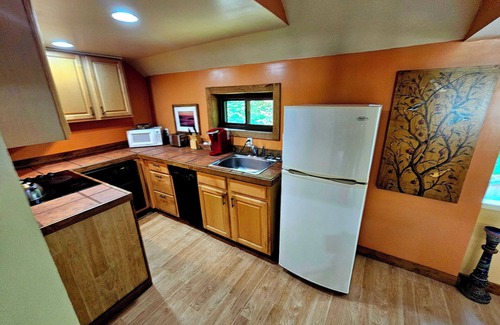 Chalk Hill Cottage | Fayette Springs House-Rustic Luxury close to trails, whitewater and winery!
