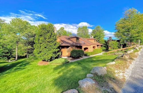 Bretton Woods House | FC20 Comfortable Forest Cottage home - AC, great for kids, lots of yard space! Walk to the slopes!