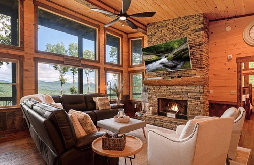 Blue Ridge House | Feather and Fawn Lodge - Blue Ridge, GA
