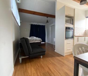 Featherston Hotel | Featherston Motels And Camping