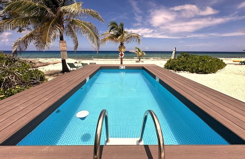 Tibbett's Turn Apartment | Featherstone - Downstairs Beach Front Apartment