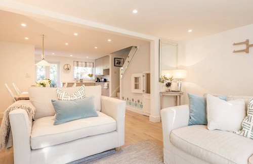 Christchurch Cottage | Featured in The Times, a child-friendly, 2 bed cottage in Christchurch, Dorset