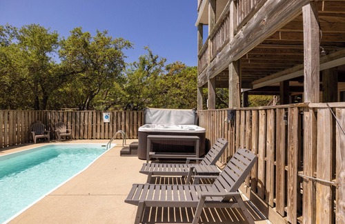 Duck House | Featured on HGTV's Island Life! Oceanside & remodeled with golf cart and views!