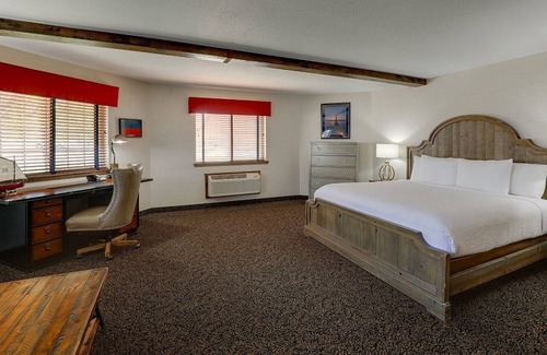 Peoria Hotel | Feel at Home: Extended Cottages & Complimentary Breakfast | 3 Units