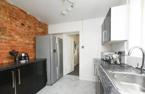 Swindon House | Feel at Home in Durham, Cosy 3-Bed Home for 5, Free Parking & Wi-Fi