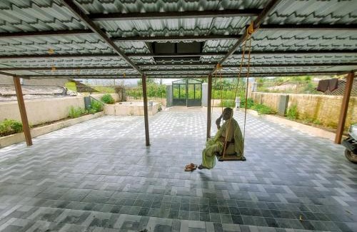 Akola Apartment | Feel at Home with Mountain Views & Fog