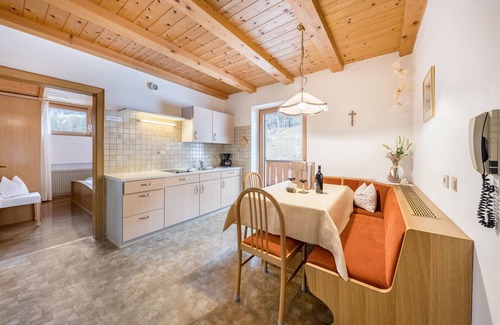 Verano Apartment | Feel-Good Holiday at Eichernhof Apartment Apfelblüte – Delicious Vital Breakfast and Dinner Available on Request