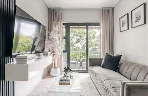 Greater Johannesburg Metropolitan Area Apartment | Feel Home Away from Home