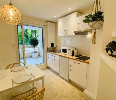 Quartier Administrations Apartment | Feel@Home Nemausus « Le 11 »