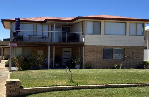 Jurien Bay House | Feel like travelling to the coast for a well deserved break? Need a house to stay in? Look no furthe