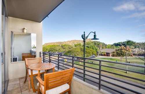 Waikiki Apartment | 🕰Feel the warm décor of🎗pink, tans, & browns in 311 at Waikiki Grand Hotel®🗺