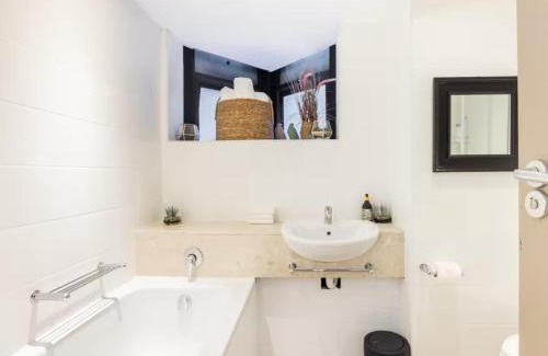 Cape Town City Centre Apartment | Feeling Again At Mutual Heights