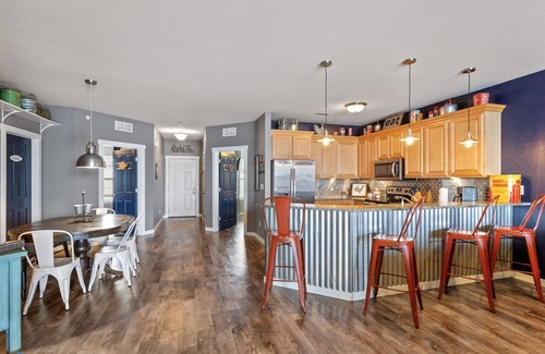 Osage Beach Condo | Feeling Nauti! Designer Lakefront 3BR/2BA at Luxe Lands End