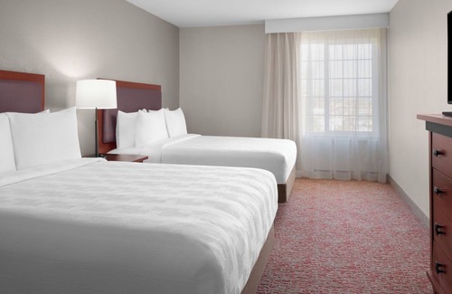 Renton Hotel | Feels Like Home! With Full Kitchen, Complimentary Airport Shuttle!