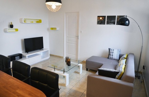 Luxeuil-les-Bains Apartment | feet in the water head in the clouds (150 meters from the thermal baths)