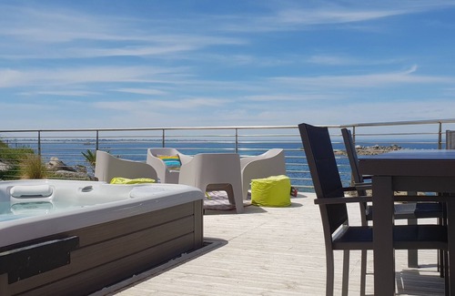 Plouescat Villa | Feet in the water: IMPRENABLE SEA VIEW + JACUZZI