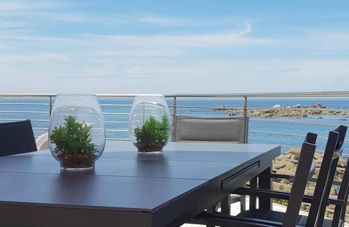 Plouescat Villa | Feet in the water: IMPRENABLE SEA VIEW + JACUZZI