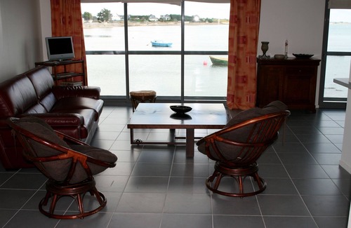 Port-Louis Apartment | Feet in the water to the rhythm of the tides, "the house-boat" for children