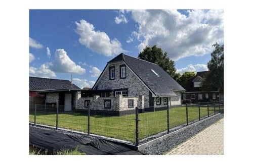 Timmel House | Fehnhuus Comfortable holiday residence