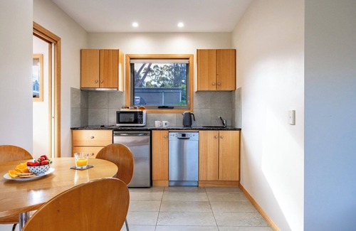 Coles Bay Apartment | Feldspar (FS3) - Freycinet Holiday Houses