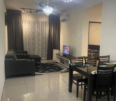 Kuala Lumpur Apartment | Felina Homestay Condo Selayang Batu Caves MusIim Friendly