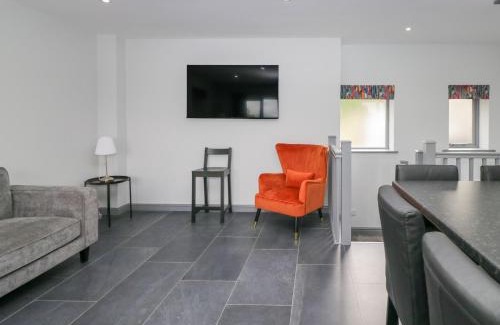 Kendal House | Fell View Cottage