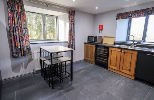 Kendal Cottage | FELL VIEW HOUSE, family friendly, character holiday cottage in Kendal