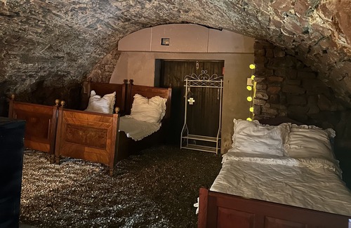 Miltenberg Apartment | Felsstüberl - Übernachtung in Einem Gewölbekeller