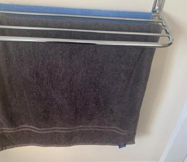 Pewsey House | FEMALES ONLY OR Couples for DOUBLE ROOM - near Stonehenge