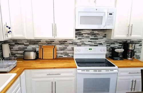Governor's Harbour House | Fenced Property, Near all Beaches, Pool, Hot Tub, Sundeck, Firepit, Grill, Wi-Fi