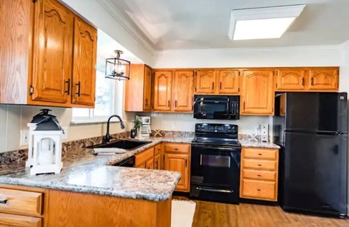 St. Charles House | Fenced Yard*Family*Pet Friendly*2 Garage*Professionally Decorated*Open*Bright*