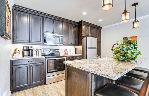 Amarillo House | Fenced Yard: Modern Barndominium in Amarillo!